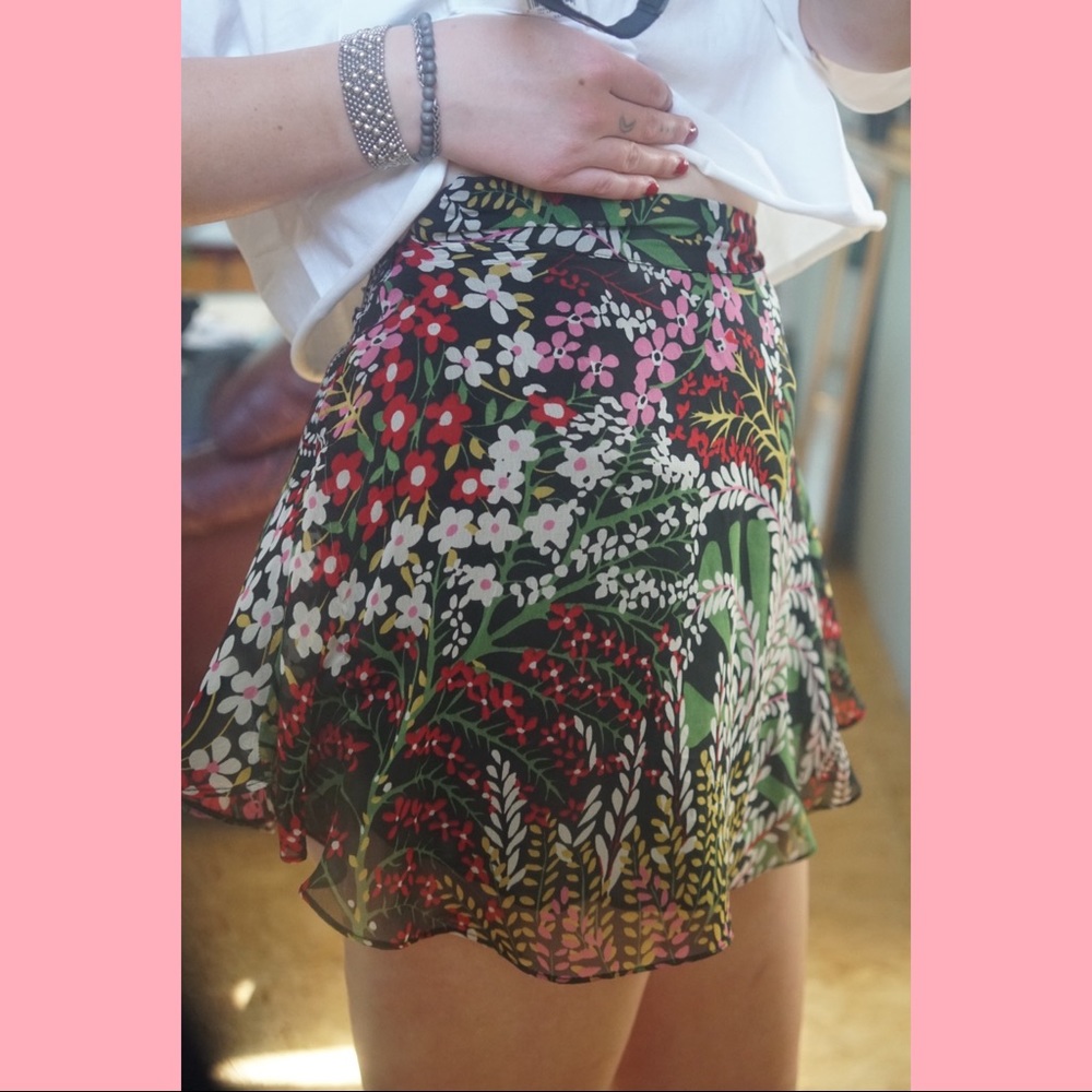 Floral UO skirt 💖